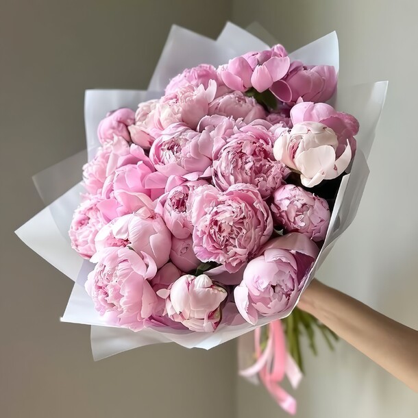 21 пион в букете, артикул F1204582 - 19900 рублей, доставка по городу. Flawery - доставка цветов