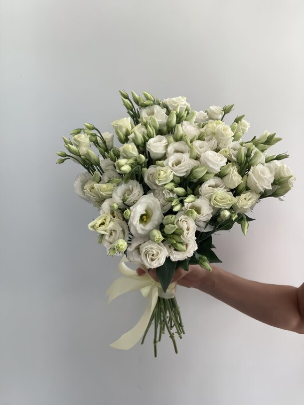 Моно из эустомы, артикул F1209053 - 11900 рублей, доставка по городу. Flawery - доставка цветов