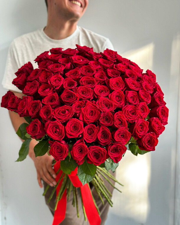 101 красная роза, артикул F1210984 - 21100 рублей, доставка по городу. Flawery - доставка цветов