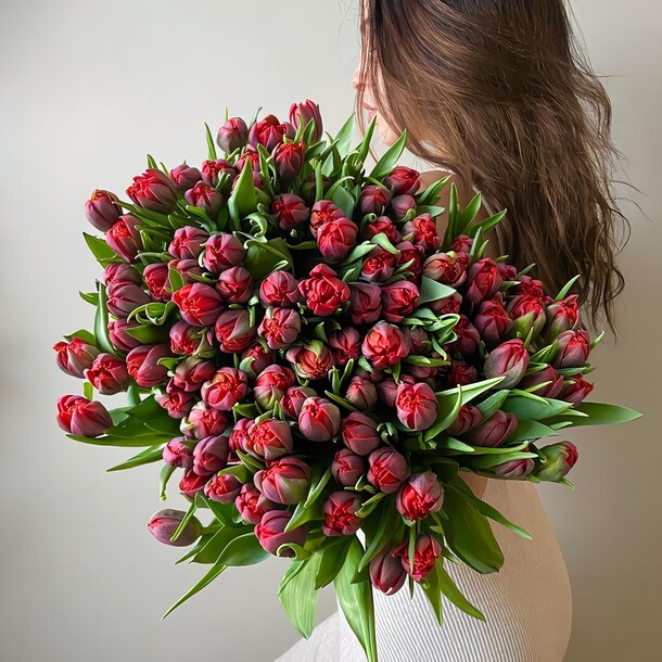 99 пионовидных тюльпанов, артикул F1219016 - 24900 рублей, доставка по городу. Flawery - доставка цветов