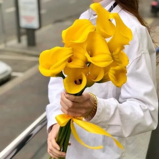 Букет жёлтых калл, артикул F1219018 - 6700 рублей, доставка по городу. Flawery - доставка цветов