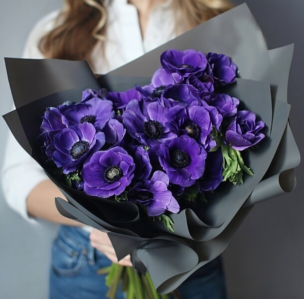 Букет из анемонов, артикул F1219020 - 16050 рублей, доставка по городу. Flawery - доставка цветов