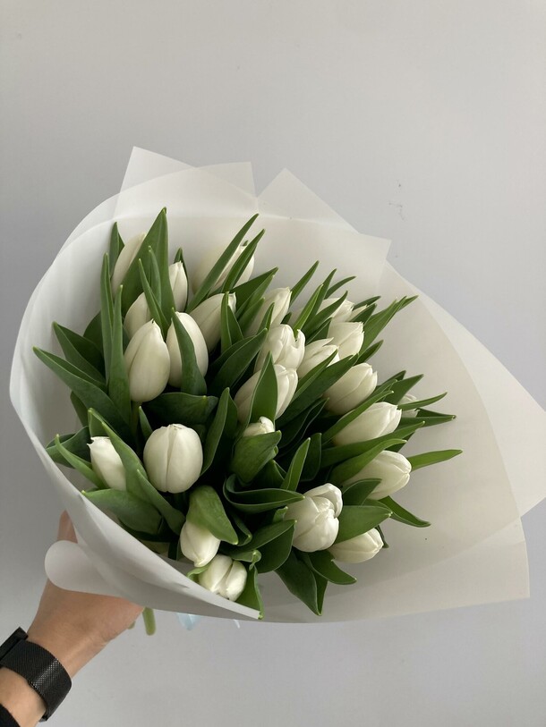 25 белых тюльпанов, артикул F1223006 - 6000 рублей, доставка по городу. Flawery - доставка цветов
