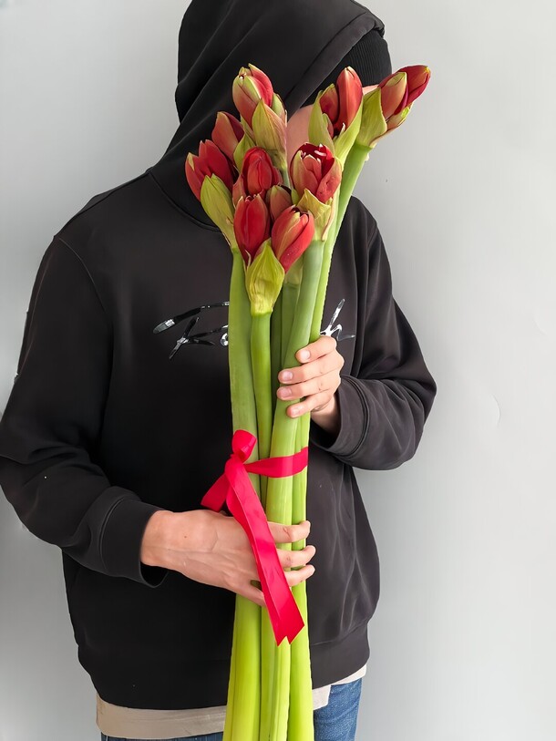 Букет из 9 амариллисов, артикул F1226174 - 8000 рублей, доставка по городу. Flawery - доставка цветов