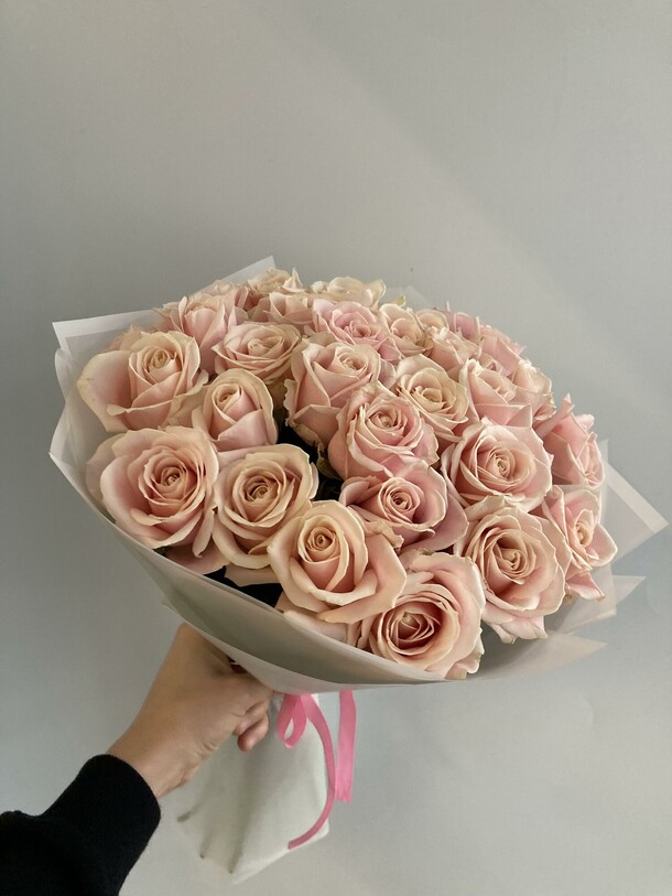 Букет из 29 роз свит аваланж, артикул F1237956 - 7800 рублей, доставка по городу. Flawery - доставка цветов