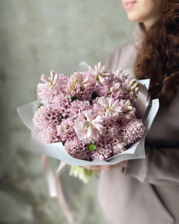 25 розовых гиацинтов, артикул F1238343 - 8500 рублей, доставка по городу. Flawery - доставка цветов