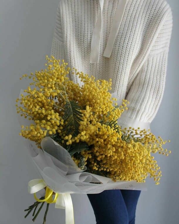 Букет из мимозы, артикул F1252554 - 6655 рублей, доставка по городу. Flawery - доставка цветов