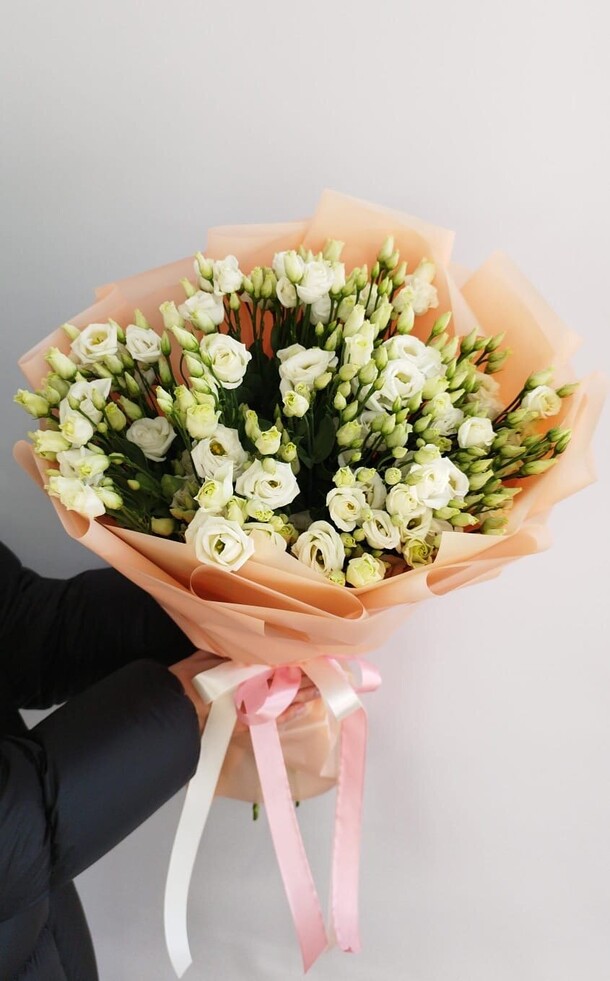 Букет из белой эустомы, артикул F1252556 - 12900 рублей, доставка по городу. Flawery - доставка цветов