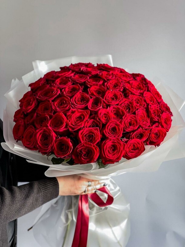 Букет из 69 красных роз, артикул F1259649 - 16300 рублей, доставка по городу. Flawery - доставка цветов
