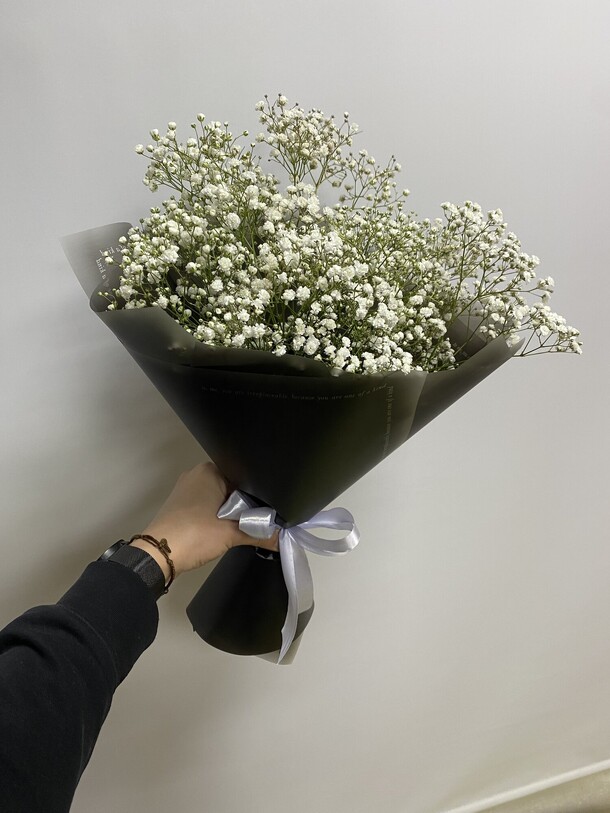 Букет из 5 гипсофилы, артикул F1263571 - 4990 рублей, доставка по городу. Flawery - доставка цветов