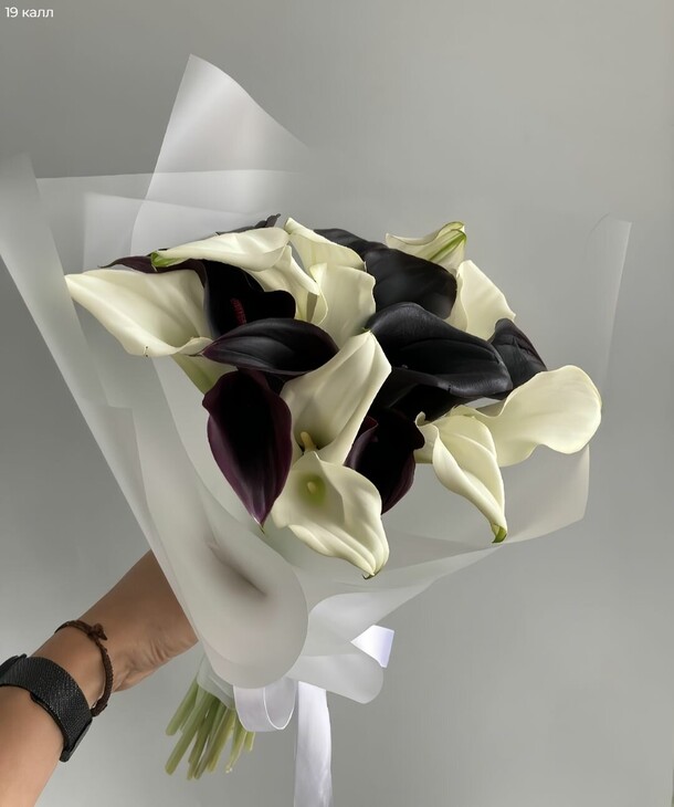 Букет из 19 калл ц в е т к е в и ч, артикул F1297892 - 14890 рублей, доставка по городу. Flawery - доставка цветов