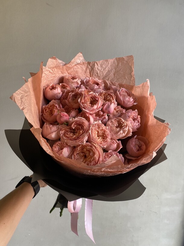 Букет из пионоидных роз, артикул F1304170 - 9400 рублей, доставка по городу. Flawery - доставка цветов