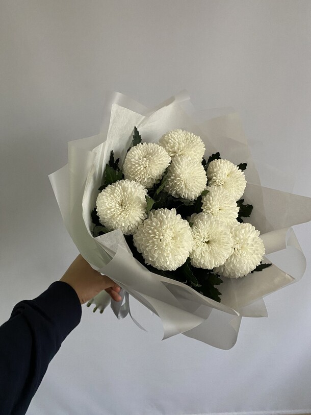 Букет из хризантем момоко, артикул F1374248 - 6900 рублей, доставка по городу. Flawery - доставка цветов