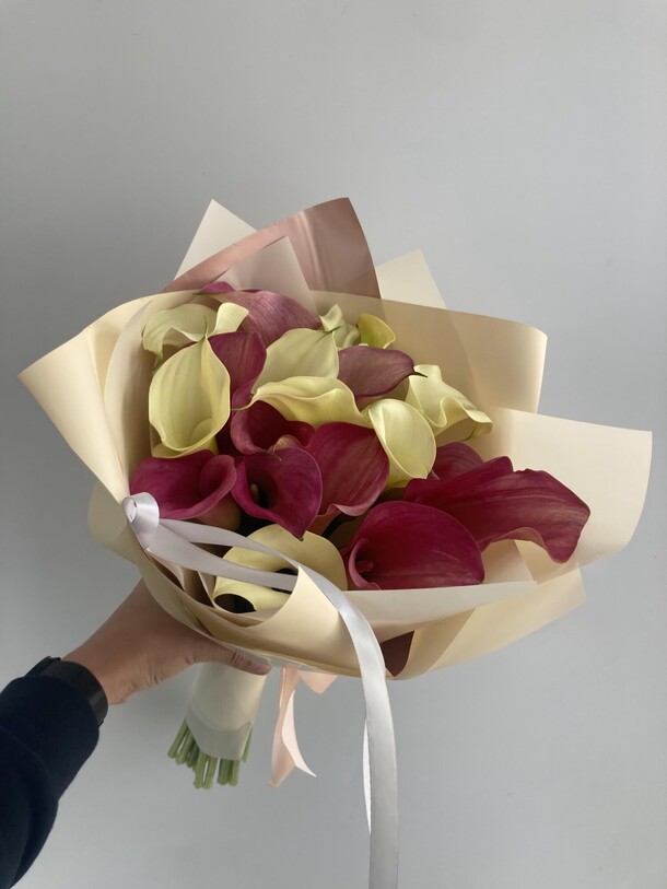 Букет из 19 калл, артикул F1394721 - 14708 рублей, доставка по городу. Flawery - доставка цветов