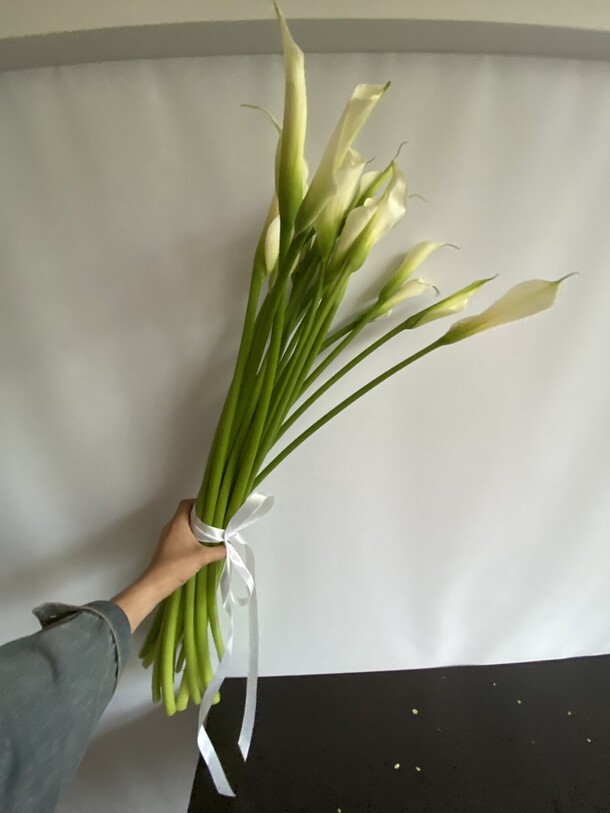 19 изящных калл, артикул F1415494 - 16890 рублей, доставка по городу. Flawery - доставка цветов