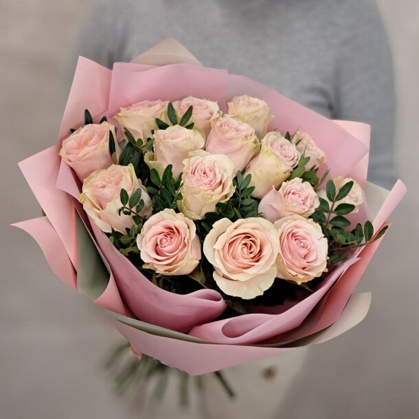 Нежный букет розовых роз "фрутетто" 15шт, артикул F1381486 - 8700 рублей, доставка по городу. Flawery - доставка цветов