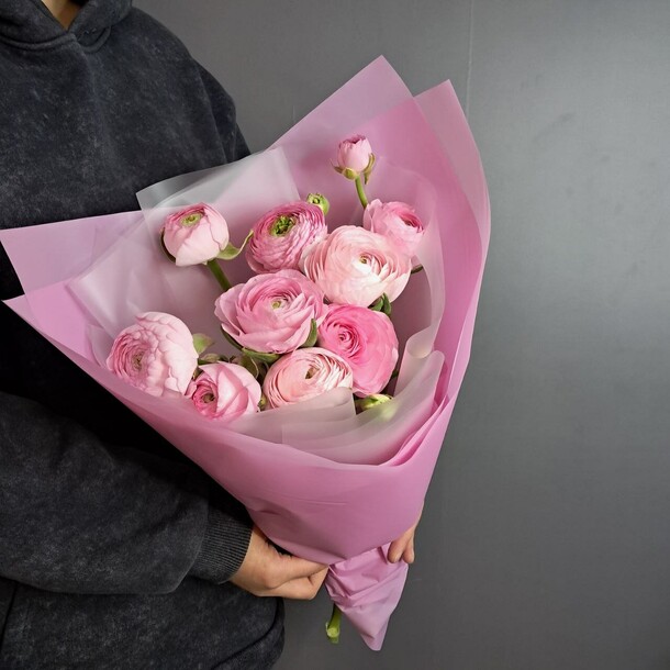 Клубничные ранункулюсы (лютики), артикул F1408988 - 8350 рублей, доставка по городу. Flawery - доставка цветов