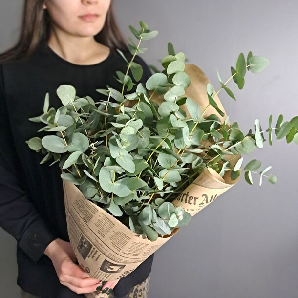 Букет ароматного эвалипта, артикул F1425036 - 3850 рублей, доставка по городу. Flawery - доставка цветов