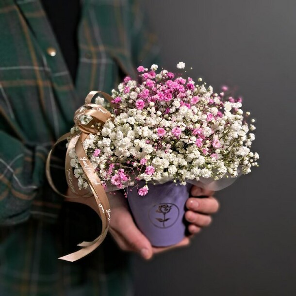 Воздушная нежно-розовая гипсофила в коробочке, артикул F1433906 - 2090 рублей, доставка по городу. Flawery - доставка цветов