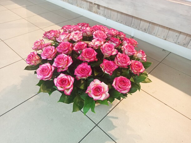 Композиция "роза роз", артикул F1071605 - 12826 рублей, доставка по городу. Flawery - доставка цветов