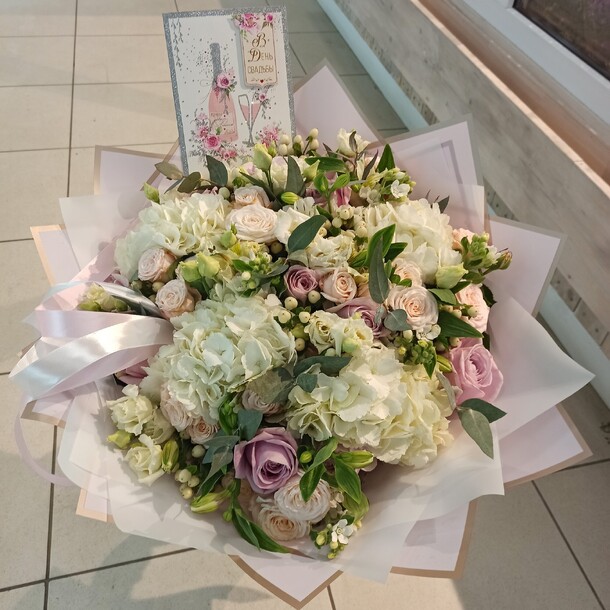 Букет свадебный, артикул F109849 - 22095 рублей, доставка по городу. Flawery - доставка цветов