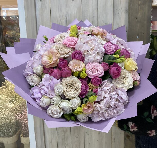 Букет «silver shadow», артикул F1108168 - 16625 рублей, доставка по городу. Flawery - доставка цветов