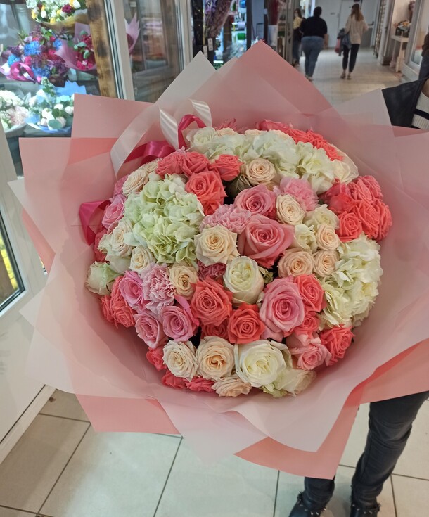 Букет "розалия", артикул F115012 - 13723 рублей, доставка по городу. Flawery - доставка цветов