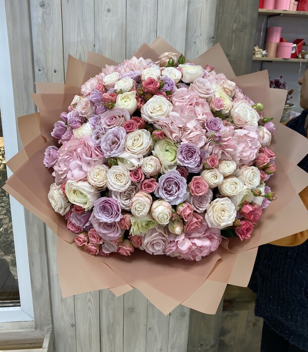 Букет "мария", артикул F1364097 - 11931 рублей, доставка по городу. Flawery - доставка цветов