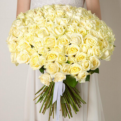 101 белая роза "пленящее облако", артикул F5884 - 14496 рублей, доставка по городу. Flawery - доставка цветов