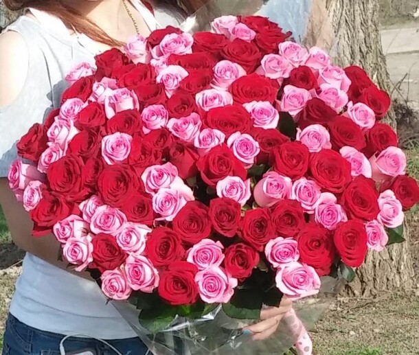 101 роза "импровизация", артикул F5885 - 14641 рублей, доставка по городу. Flawery - доставка цветов