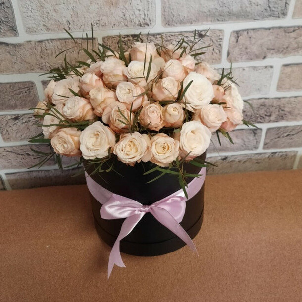 Пионовидная роза в шляпной коробке, артикул F81574 - 8646 рублей, доставка по городу. Flawery - доставка цветов