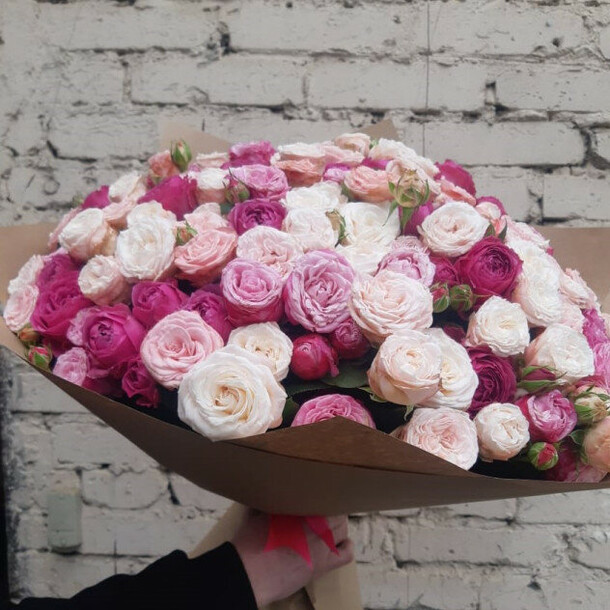 Большой букет из пионовидных роз, артикул F82024 - 27334 рублей, доставка по городу. Flawery - доставка цветов