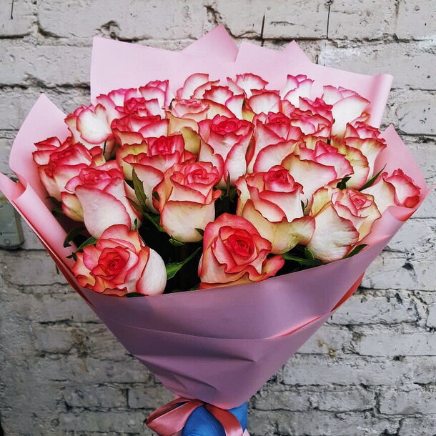 Букет роз джумилия 51 шт, артикул F82222 - 9015 рублей, доставка по городу. Flawery - доставка цветов