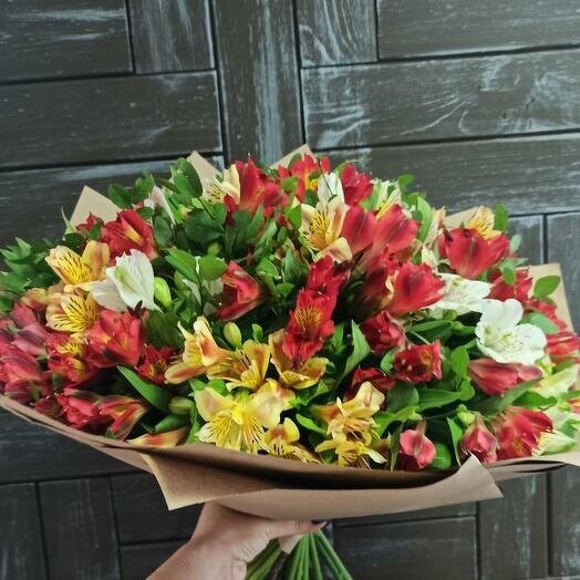 Букет "яркая поляна", артикул F89478 - 5611 рублей, доставка по городу. Flawery - доставка цветов