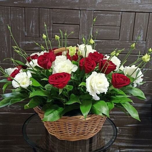 Корзина "сelebration", артикул F90516 - 12705 рублей, доставка по городу. Flawery - доставка цветов