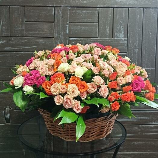 Корзина "радуга любви", артикул F92533 - 18182 рублей, доставка по городу. Flawery - доставка цветов