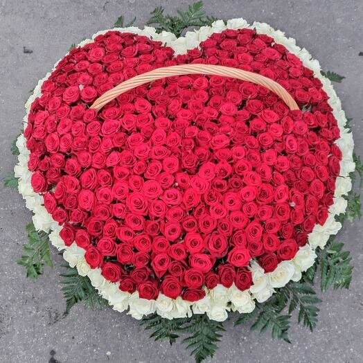 Корзина "огромная любовь", артикул F97313 - 67264 рублей, доставка по городу. Flawery - доставка цветов