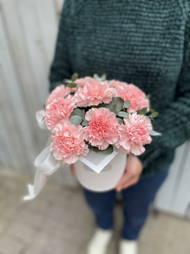 Цветы в кoрoбкe, артикул F1228780 - 2870 рублей, доставка по городу. Flawery - доставка цветов