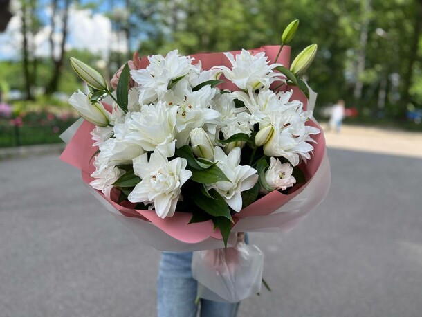 Гордые лилии, артикул F1187284 - 8200 рублей, доставка по городу. Flawery - доставка цветов