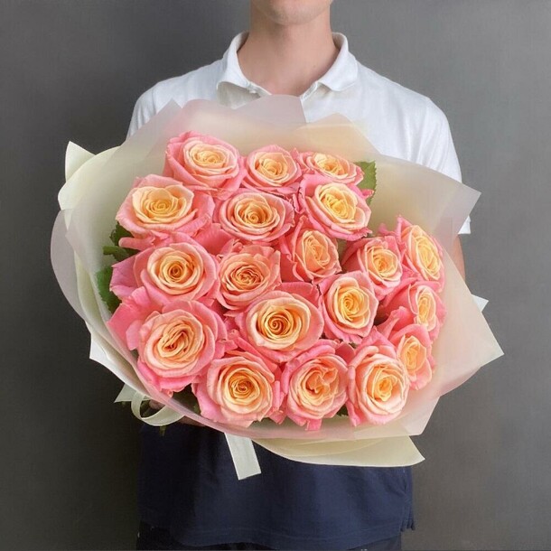 19 роз мисс пигги, артикул F1143579 - 5929 рублей, доставка по городу. Flawery - доставка цветов