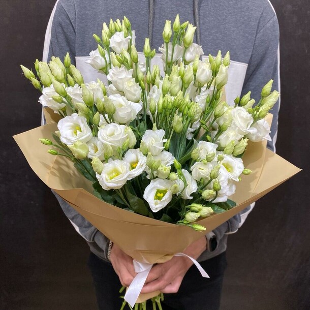 9 белых эустом, артикул F1143585 - 9488 рублей, доставка по городу. Flawery - доставка цветов