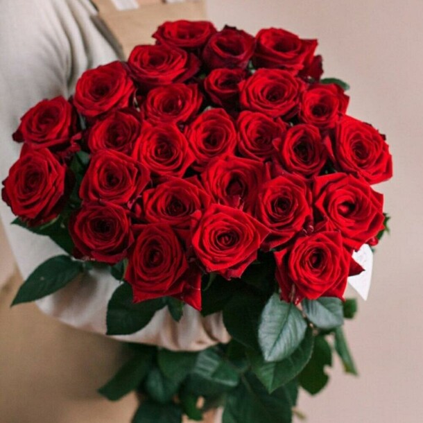 31 роза 80 см, артикул F1143640 - 16572 рублей, доставка по городу. Flawery - доставка цветов