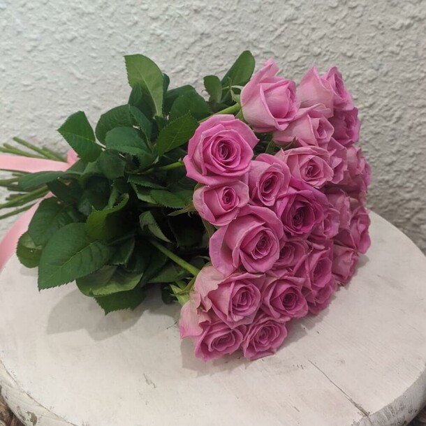 25 розовых роз, артикул F1143645 - 7599 рублей, доставка по городу. Flawery - доставка цветов