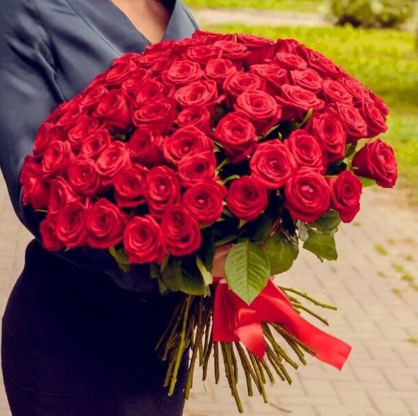 101 красная роза 50 см, артикул F1143886 - 24067 рублей, доставка по городу. Flawery - доставка цветов