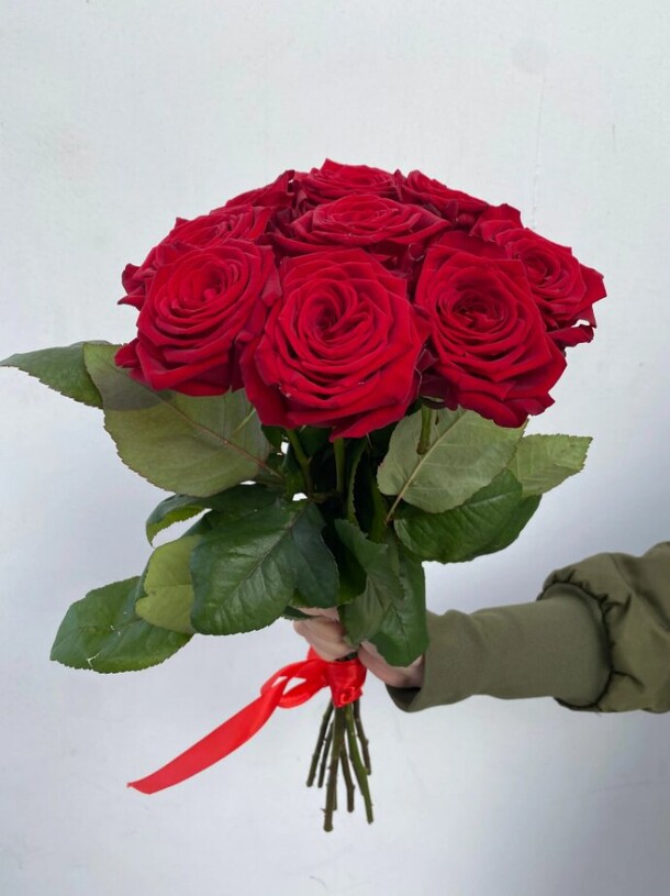 9 красных роз, артикул F1143887 - 4271 рублей, доставка по городу. Flawery - доставка цветов