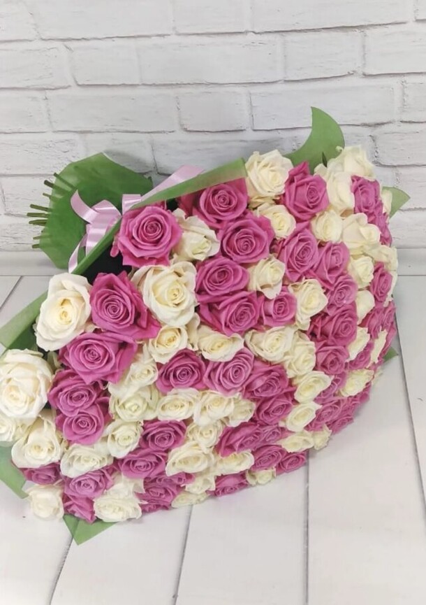 101 роза в красивой упаковке, артикул F1143906 - 24067 рублей, доставка по городу. Flawery - доставка цветов