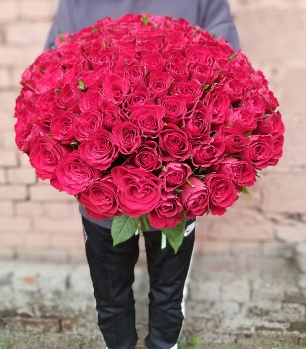 101 роза эквадор 60 см, артикул F1143913 - 39434 рублей, доставка по городу. Flawery - доставка цветов