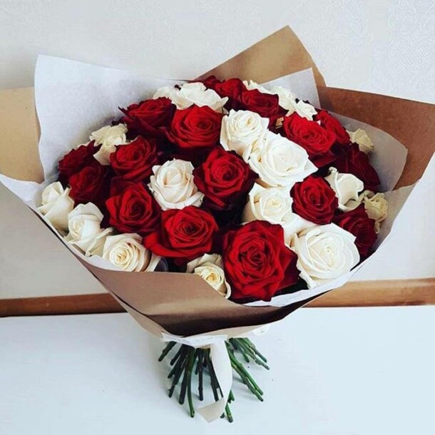 31 роза микс, артикул F1143942 - 9378 рублей, доставка по городу. Flawery - доставка цветов