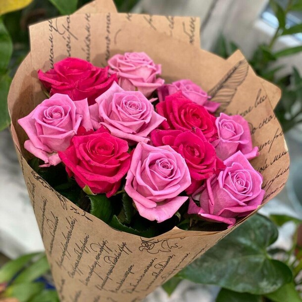 11 роз микс, артикул F1143998 - 4817 рублей, доставка по городу. Flawery - доставка цветов