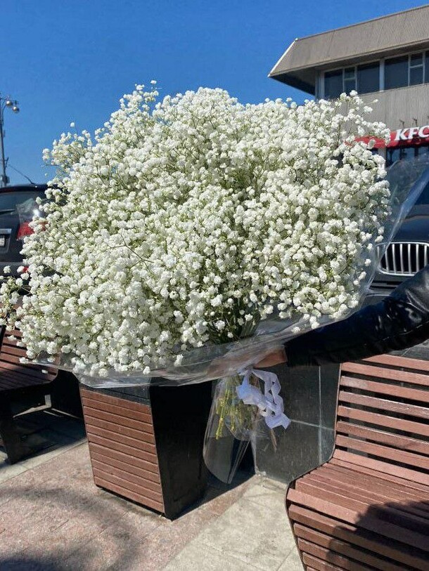 Огромный букет белой гипсофилы, артикул F1144850 - 15767 рублей, доставка по городу. Flawery - доставка цветов